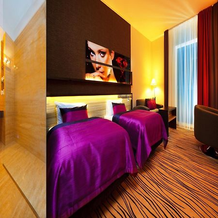 Blue Diamond Hotel Active Spa Trzebownisko Ngoại thất bức ảnh