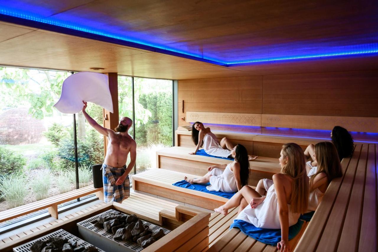 Blue Diamond Hotel Active Spa Trzebownisko Ngoại thất bức ảnh