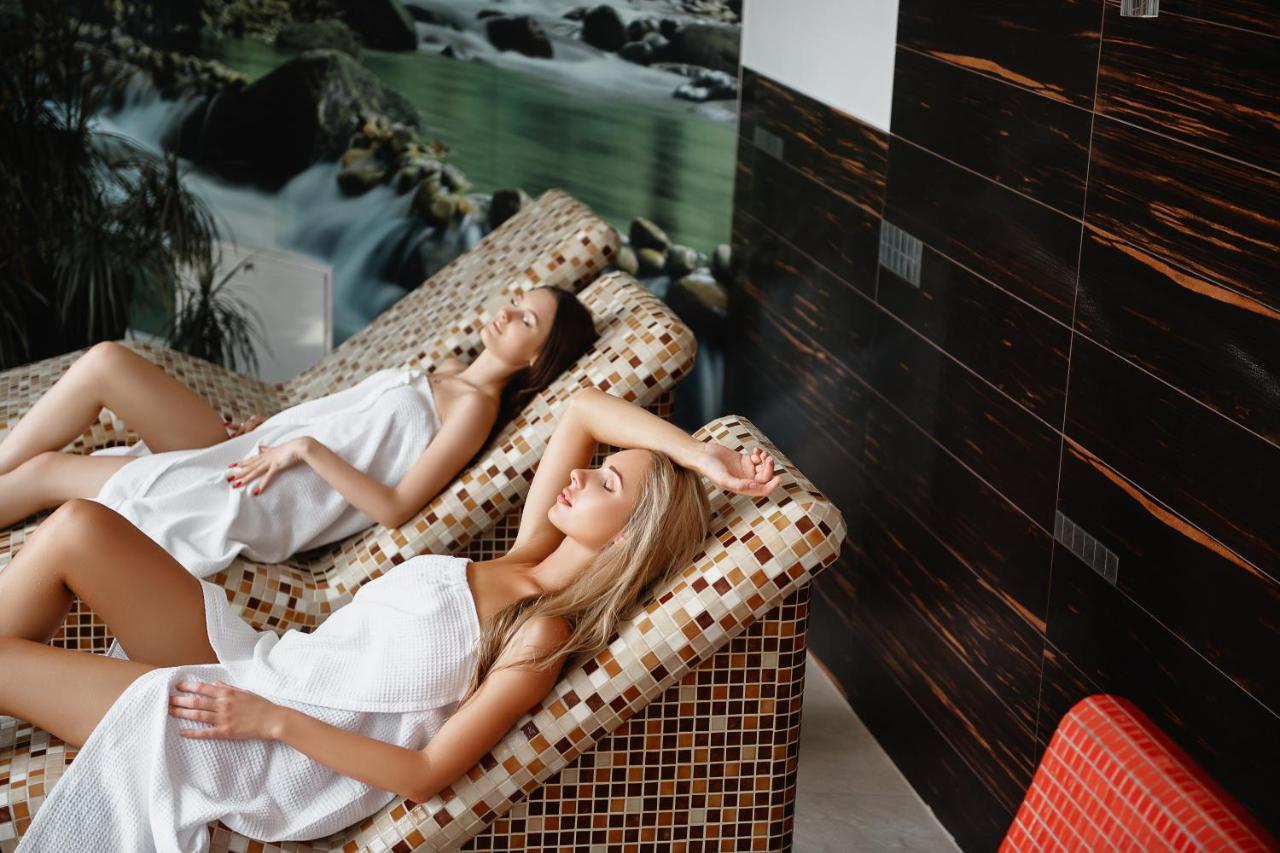 Blue Diamond Hotel Active Spa Trzebownisko Ngoại thất bức ảnh