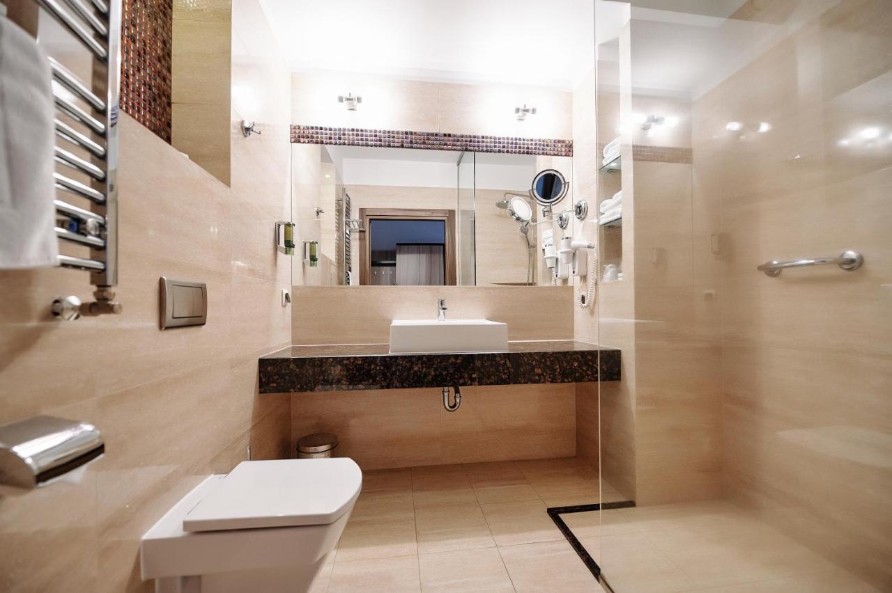 Blue Diamond Hotel Active Spa Trzebownisko Ngoại thất bức ảnh