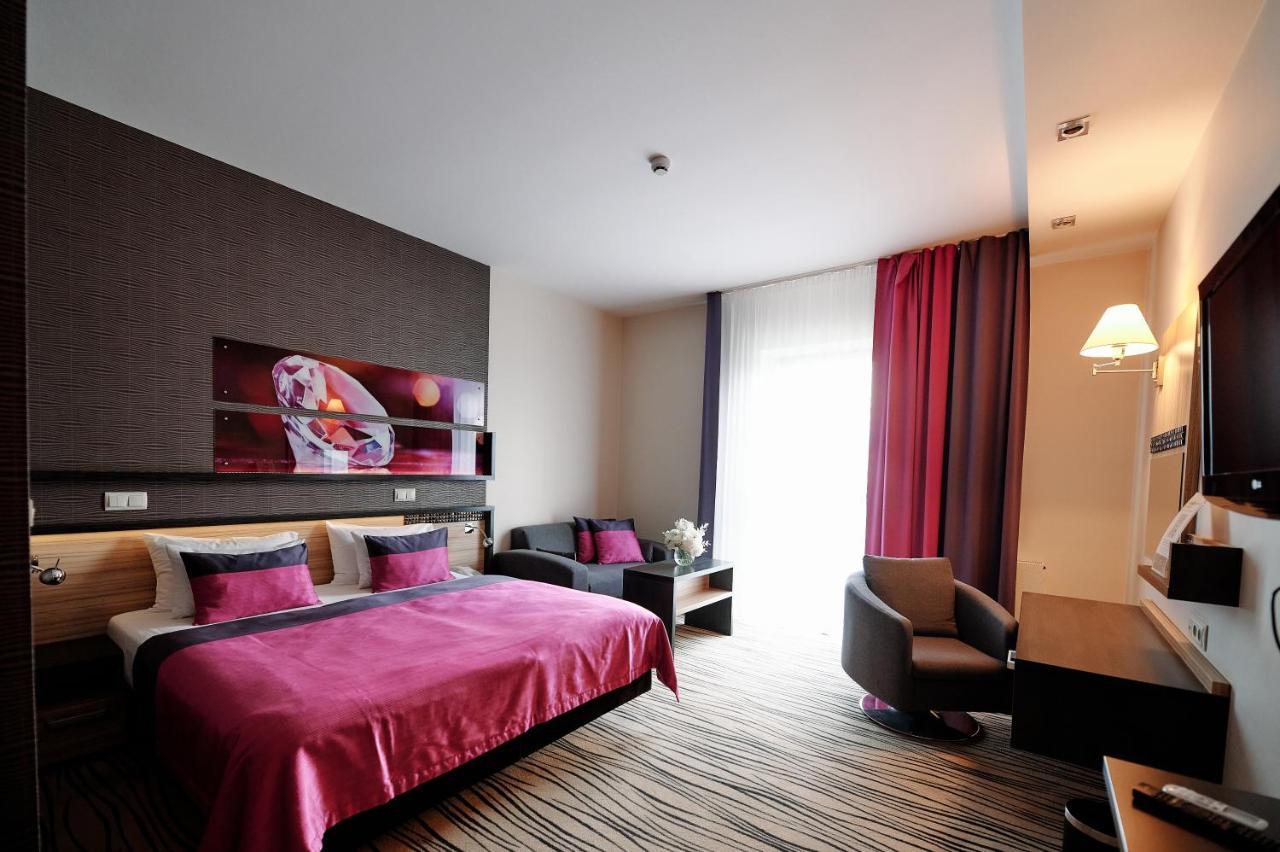 Blue Diamond Hotel Active Spa Trzebownisko Ngoại thất bức ảnh
