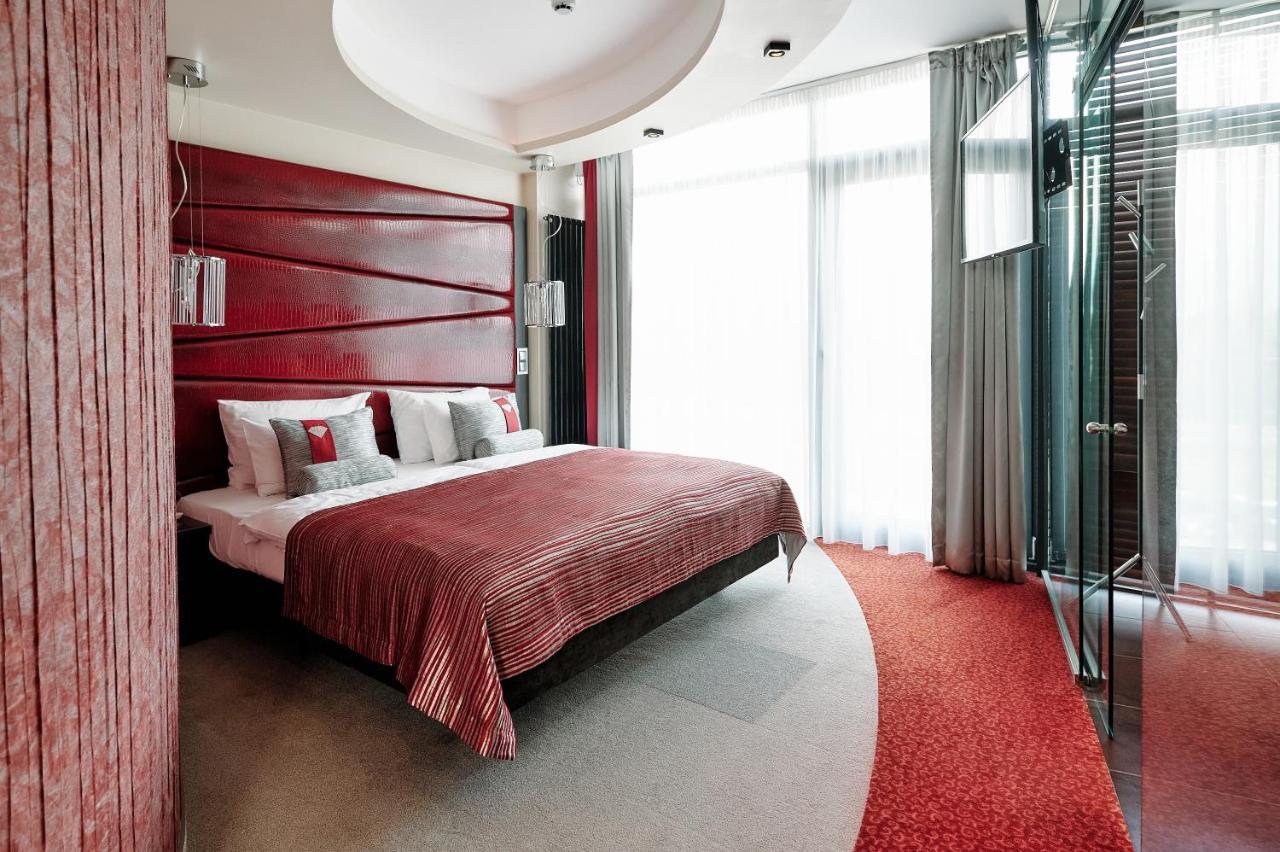 Blue Diamond Hotel Active Spa Trzebownisko Ngoại thất bức ảnh