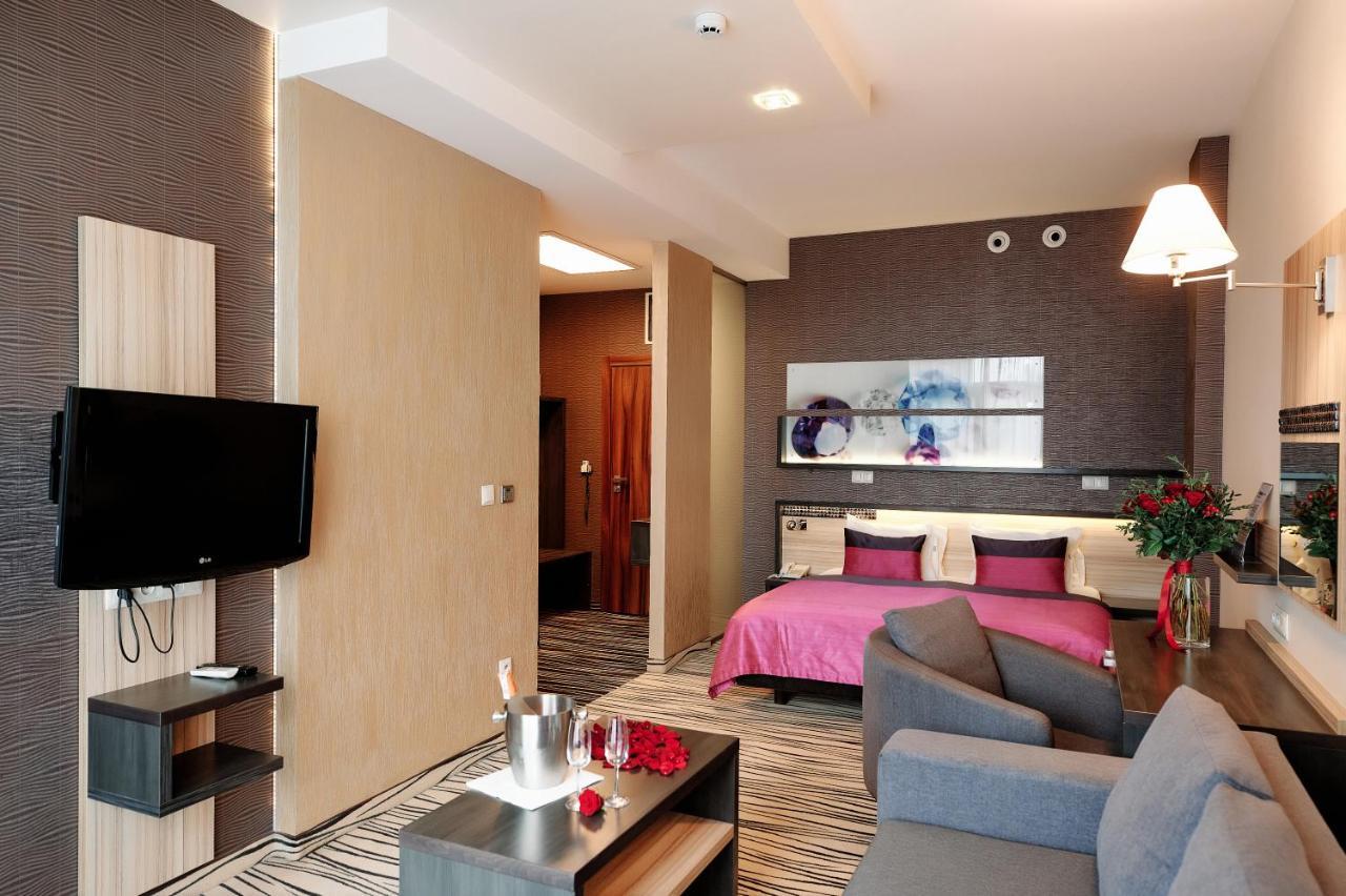 Blue Diamond Hotel Active Spa Trzebownisko Ngoại thất bức ảnh