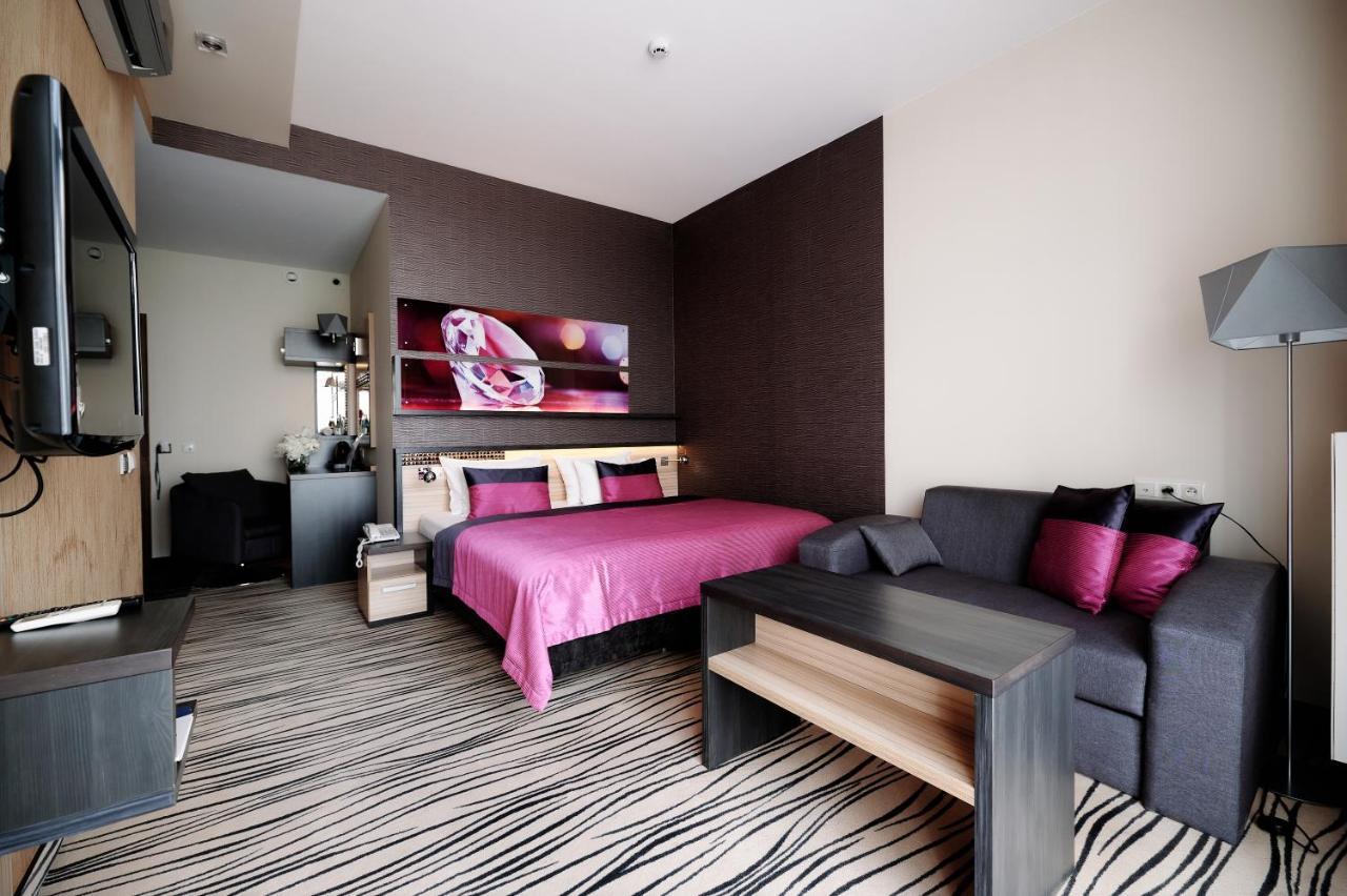 Blue Diamond Hotel Active Spa Trzebownisko Ngoại thất bức ảnh