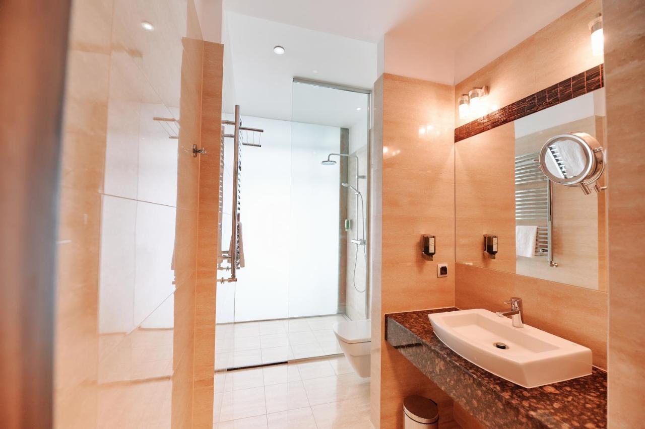 Blue Diamond Hotel Active Spa Trzebownisko Ngoại thất bức ảnh