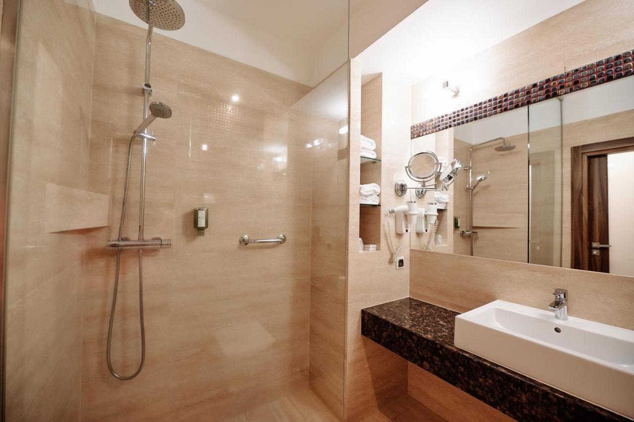 Blue Diamond Hotel Active Spa Trzebownisko Ngoại thất bức ảnh