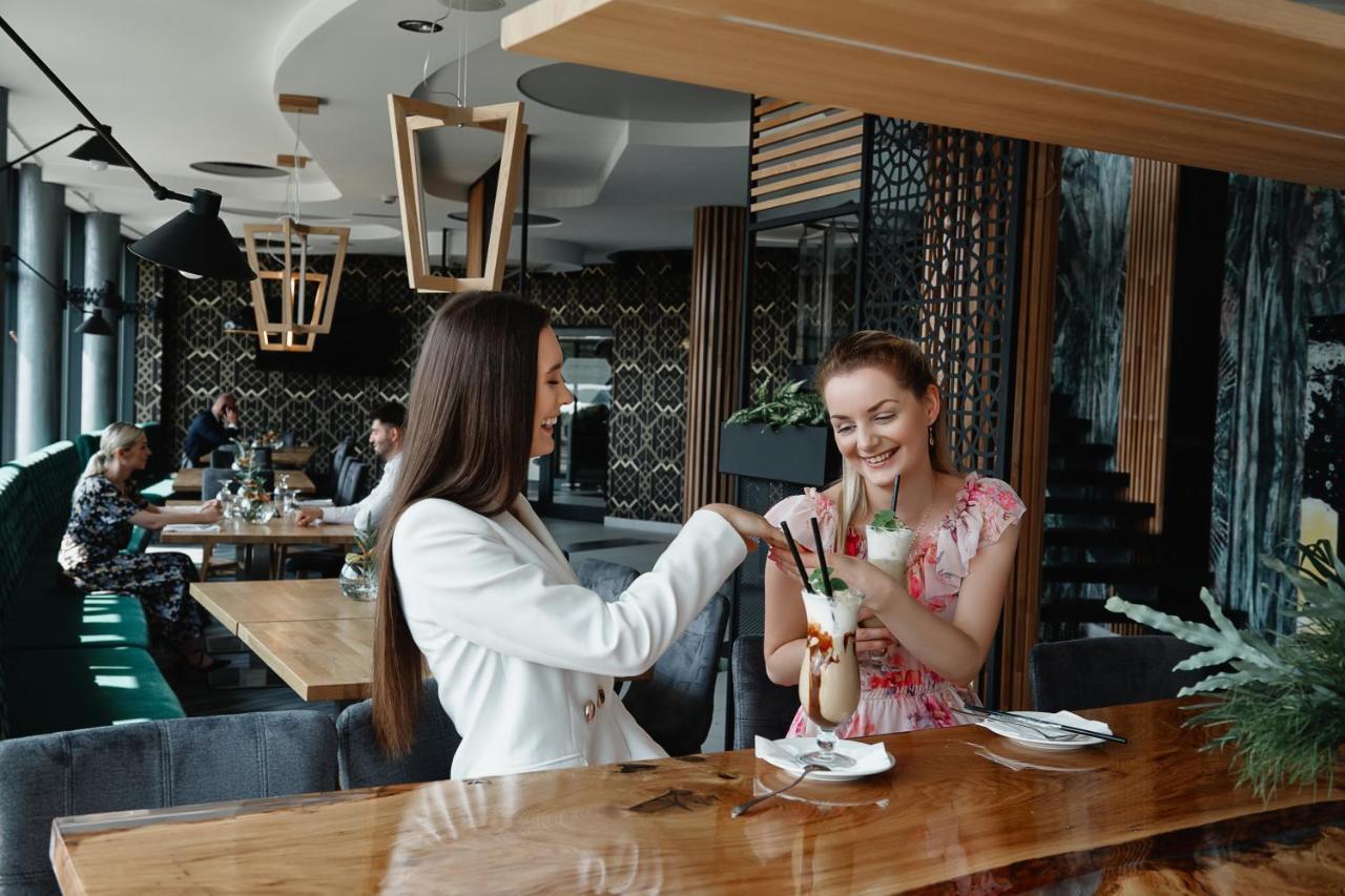 Blue Diamond Hotel Active Spa Trzebownisko Ngoại thất bức ảnh