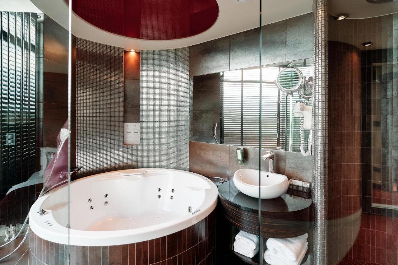 Blue Diamond Hotel Active Spa Trzebownisko Ngoại thất bức ảnh
