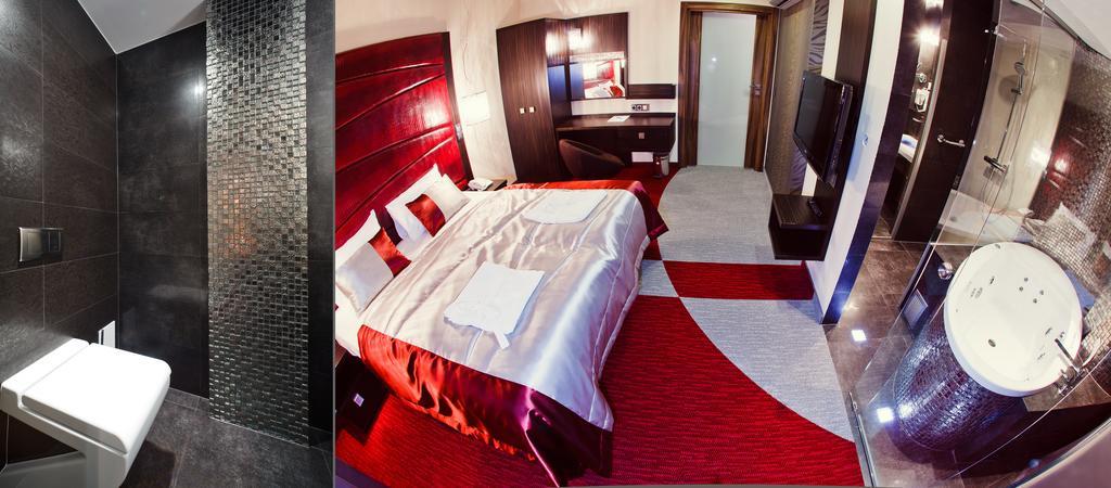 Blue Diamond Hotel Active Spa Trzebownisko Ngoại thất bức ảnh