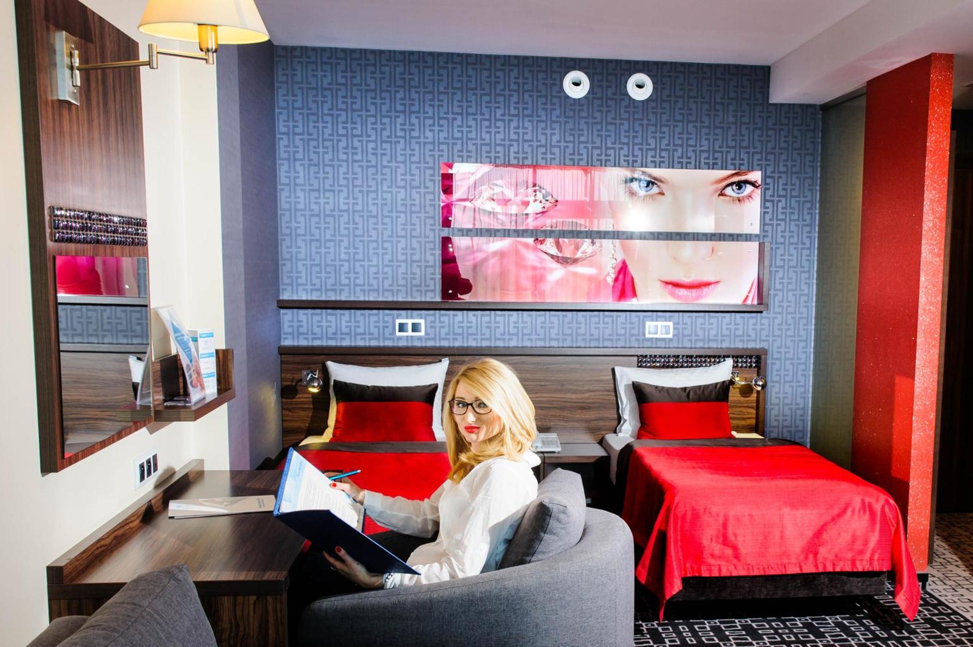 Blue Diamond Hotel Active Spa Trzebownisko Ngoại thất bức ảnh