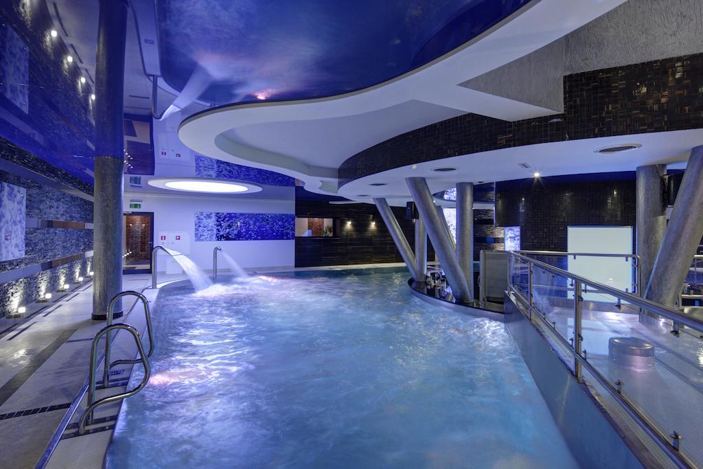 Blue Diamond Hotel Active Spa Trzebownisko Ngoại thất bức ảnh