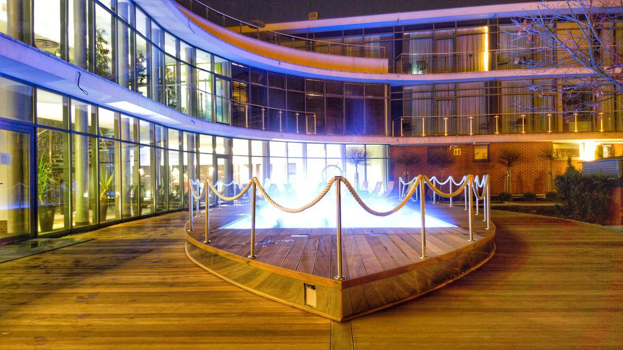 Blue Diamond Hotel Active Spa Trzebownisko Ngoại thất bức ảnh